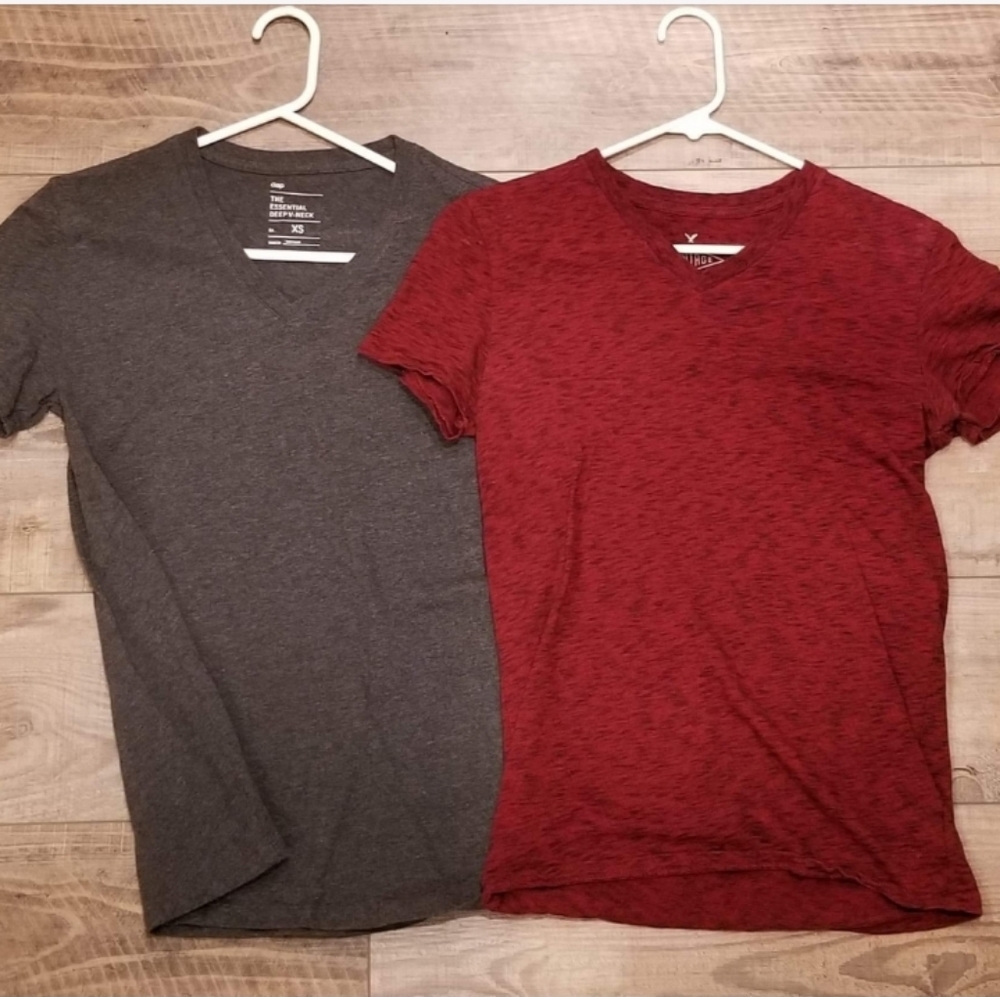 Bundle of 2 American eagle and gap Gap v-necks